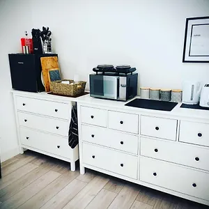 Apartment Beautiful Country Retreat For 6, With Free Parking
